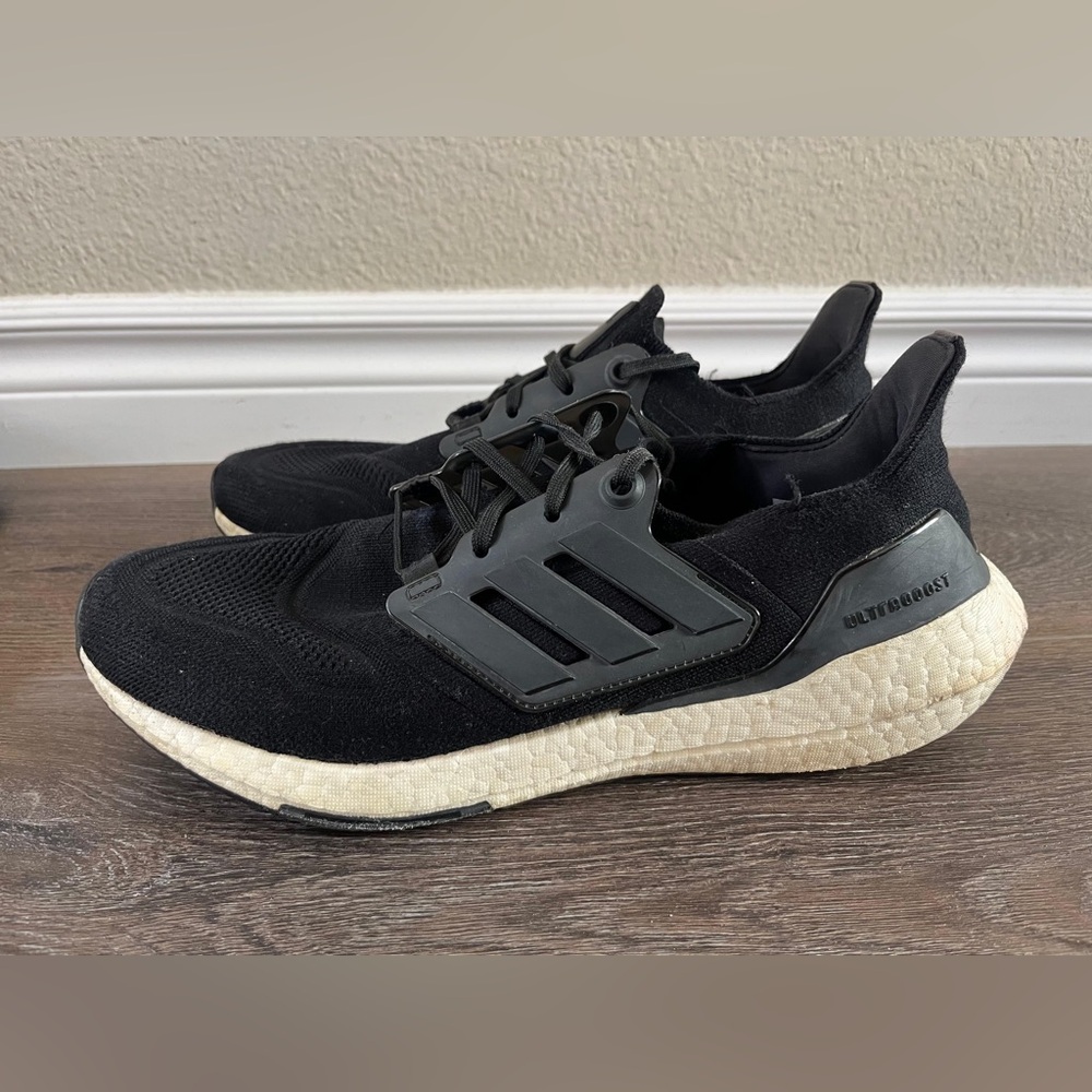 Adidas Men's Black Ultraboost 22 Shoes